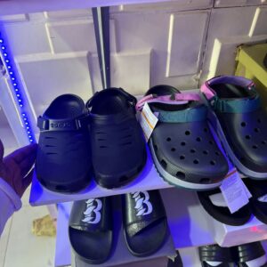 Crocks black