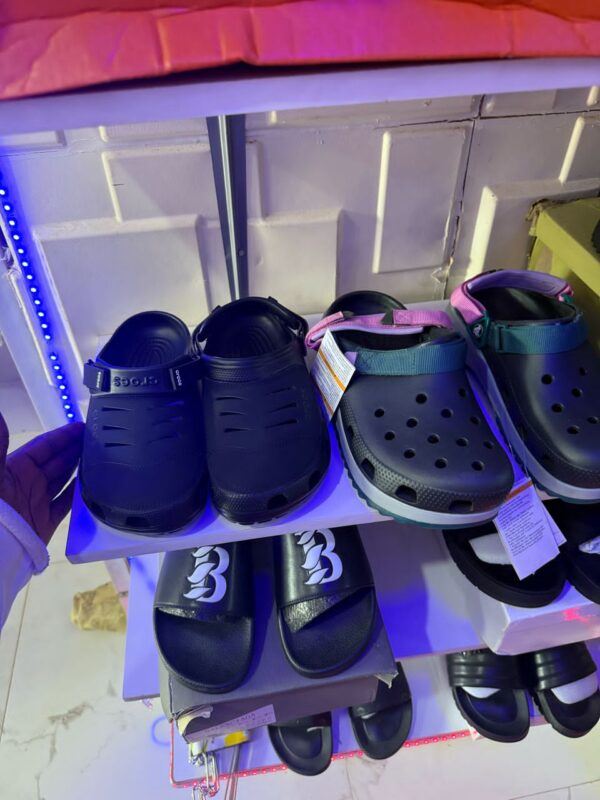 Crocks black